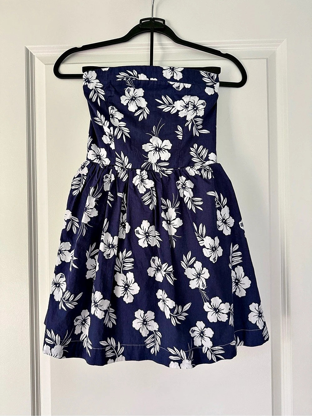 Ardene Floral Mini Dress in Blue & White Size Small Like New